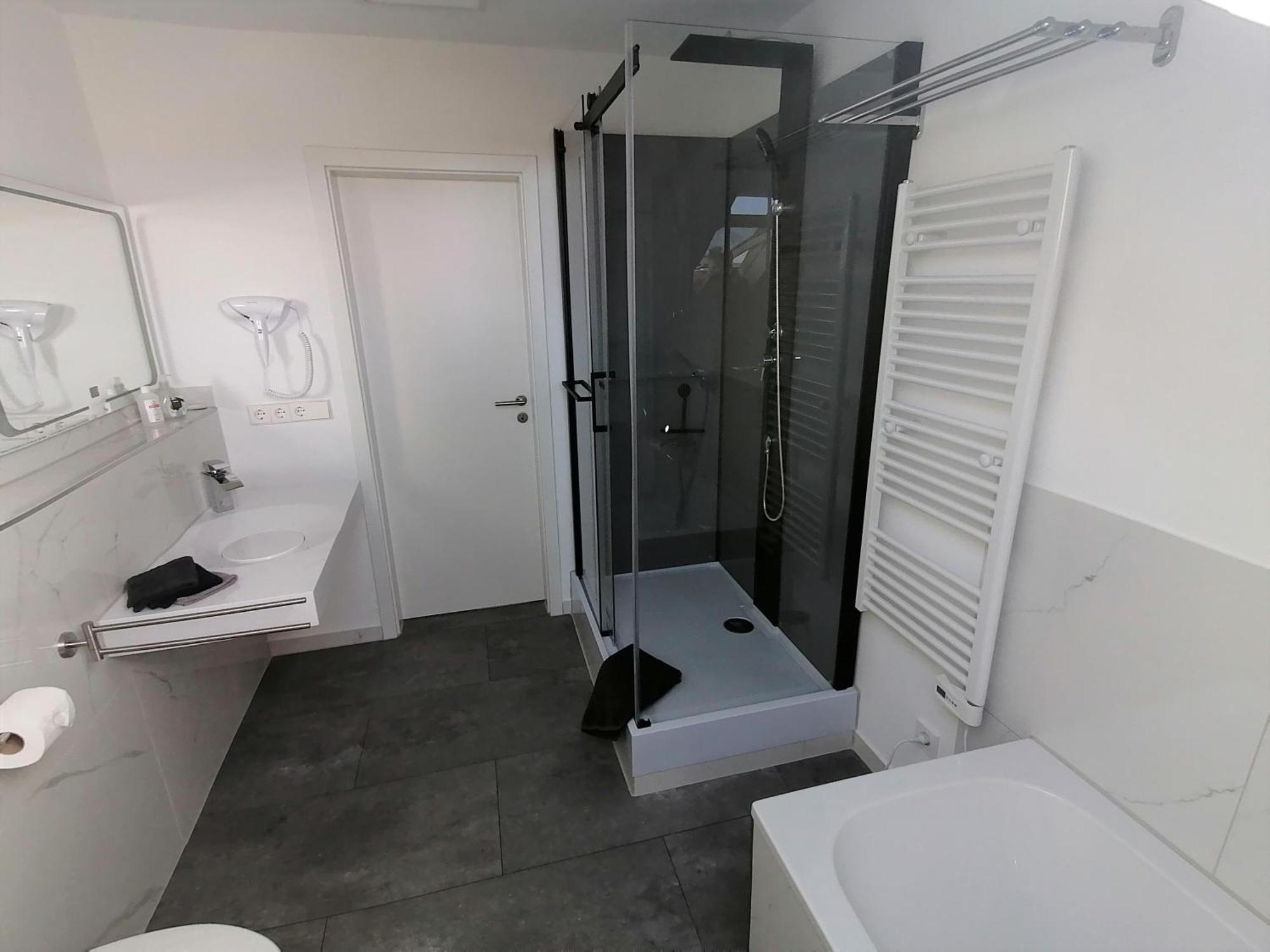 Auszeit2 Erfurt - Stilvolle Dachwohnung Mit Parkplatz - Zentrumsnah Екстериор снимка